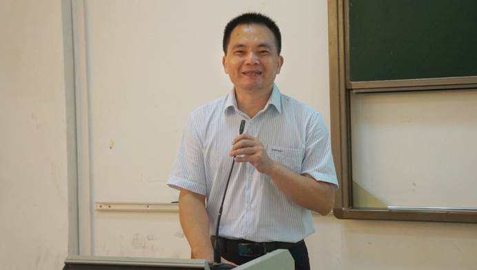说明: D:\李子丹\新闻和照片\2019\党政\7.8期末总结(陈建平讲座)\2.JPG
